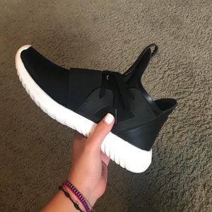 ADIDAS TUBULAR SNEAKERS
